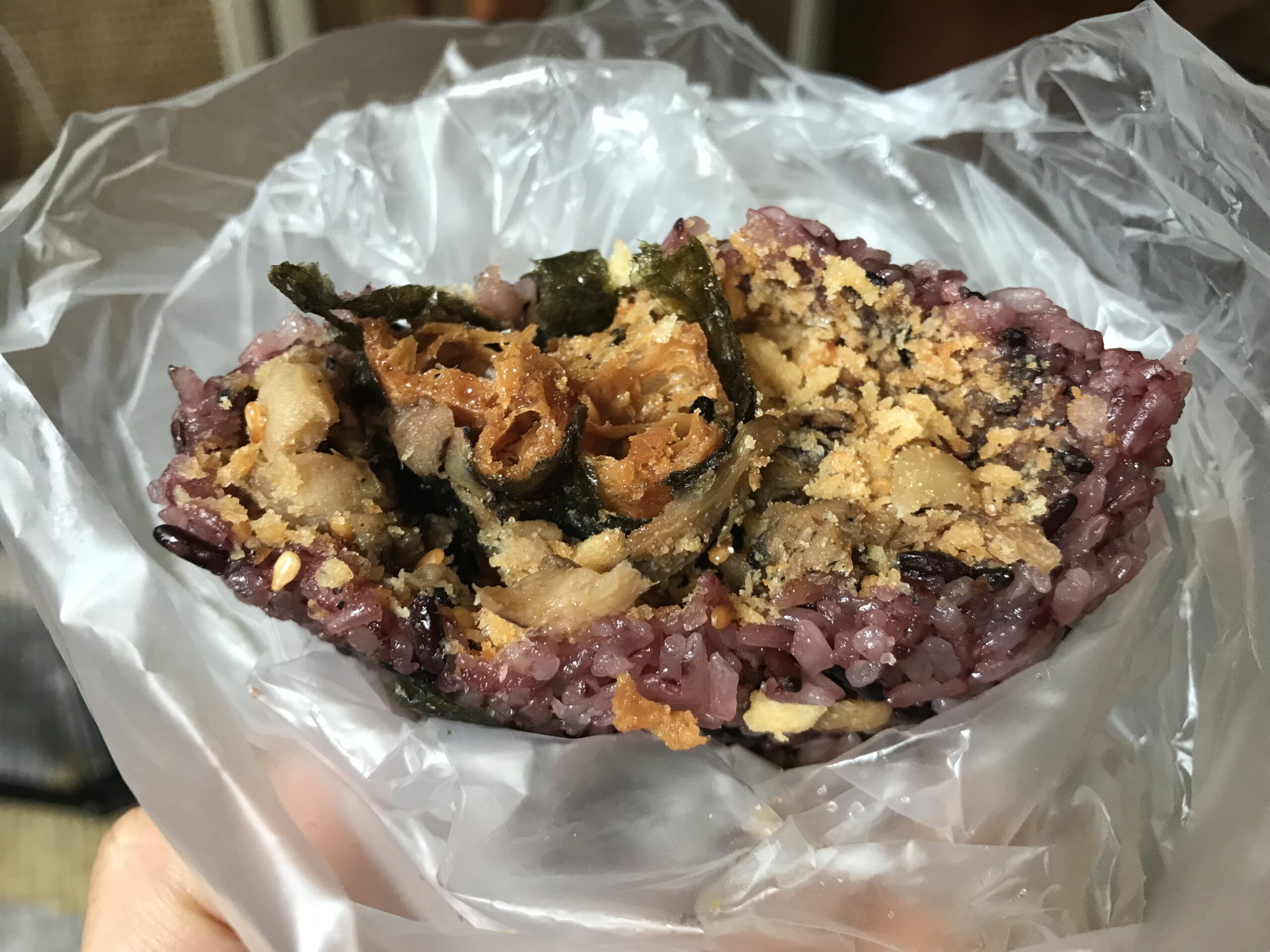 士東市場美食 素食 何記紫糯米飯糰